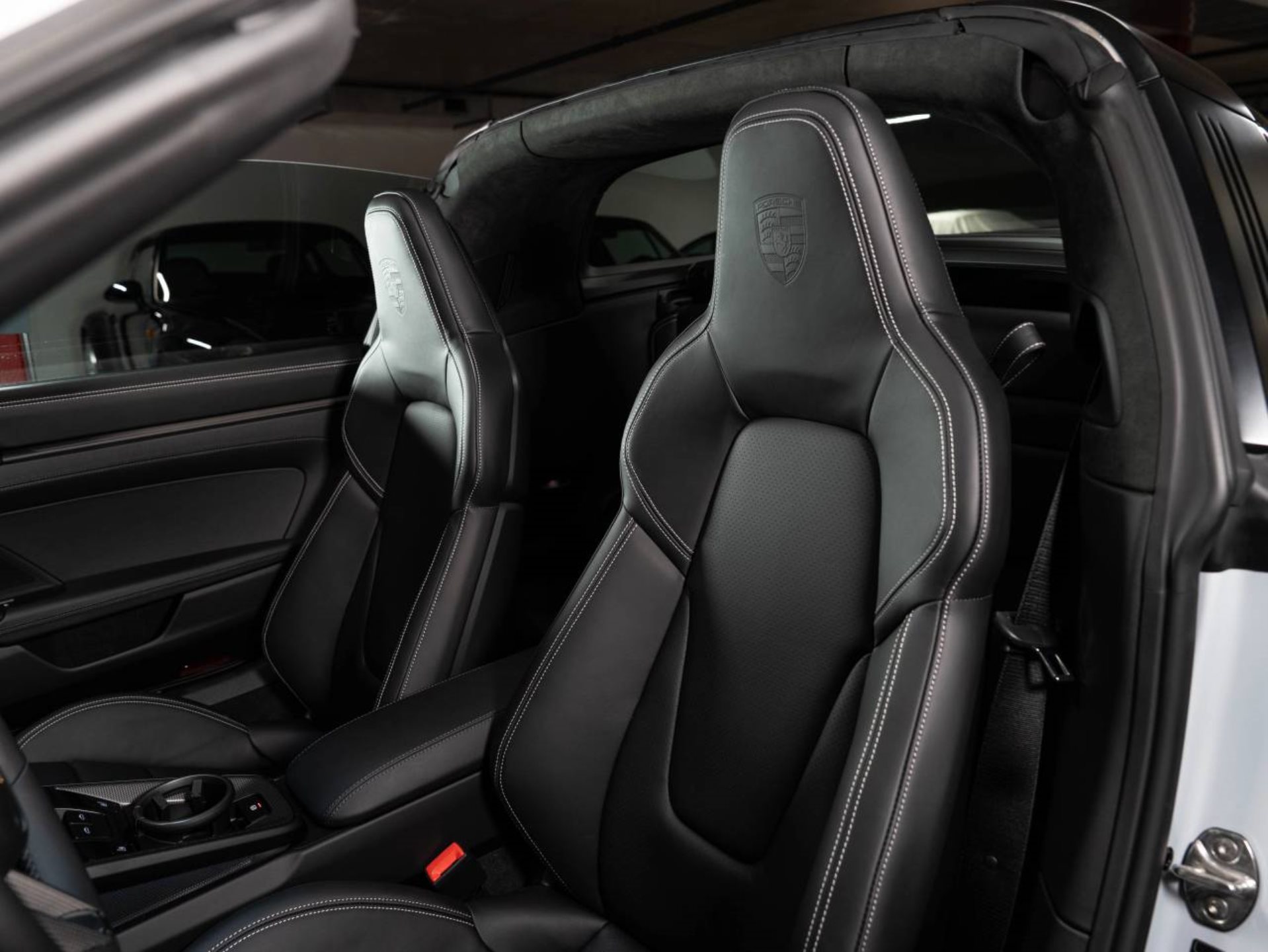 PORSCHE 911 Targa 4 GTS-image-16