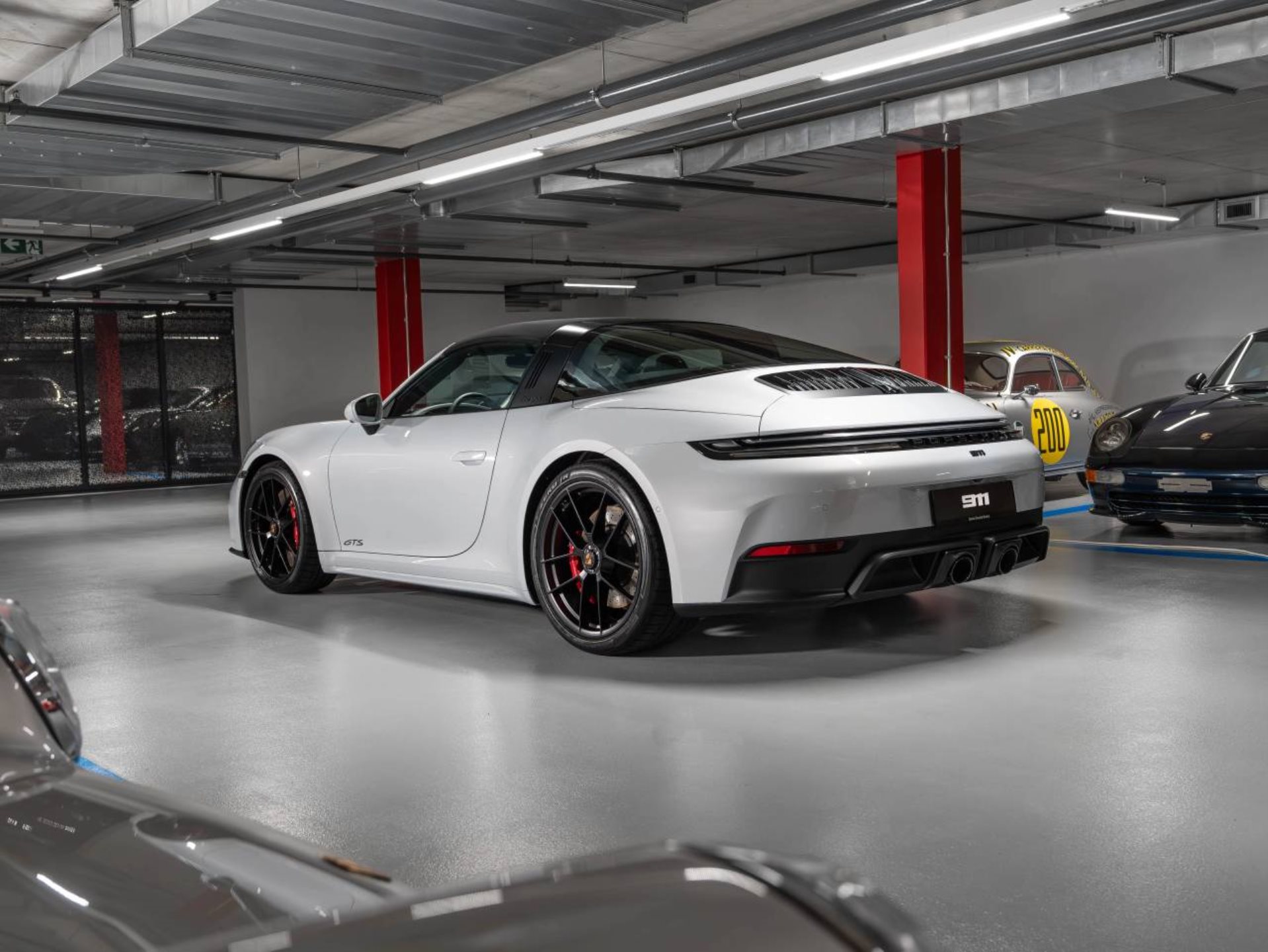 PORSCHE 911 Targa 4 GTS-image-9