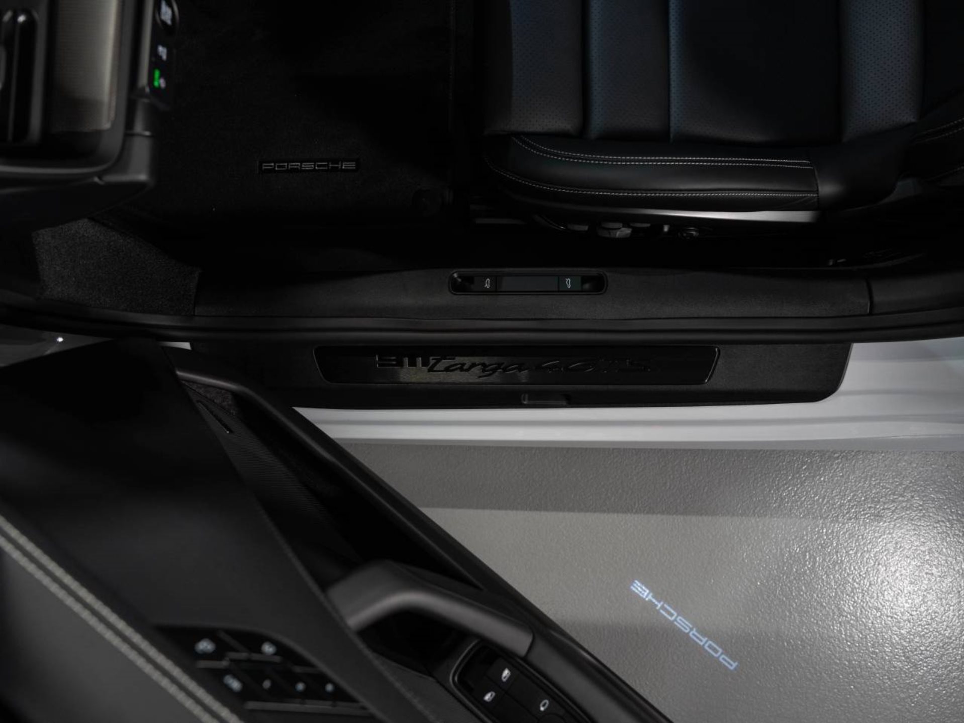 PORSCHE 911 Targa 4 GTS-image-23