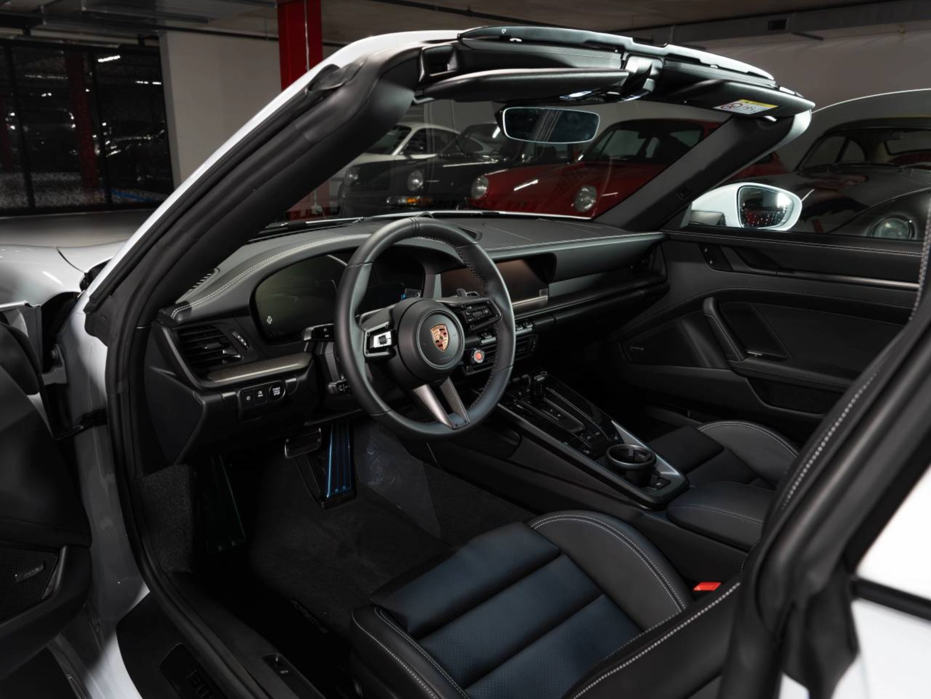 PORSCHE 911 Targa 4 GTS-showroom-element-3