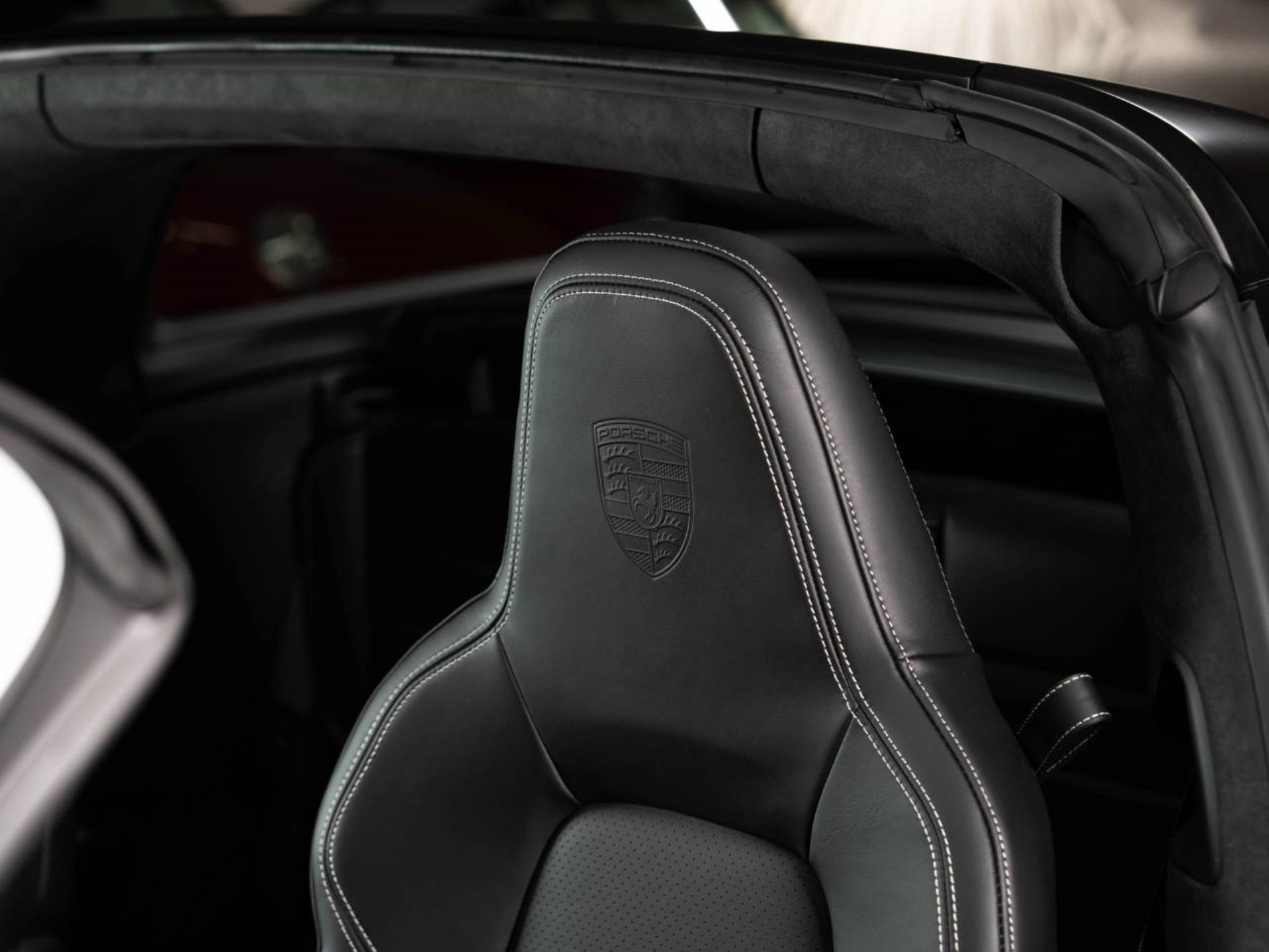 PORSCHE 911 Targa 4 GTS-image-18