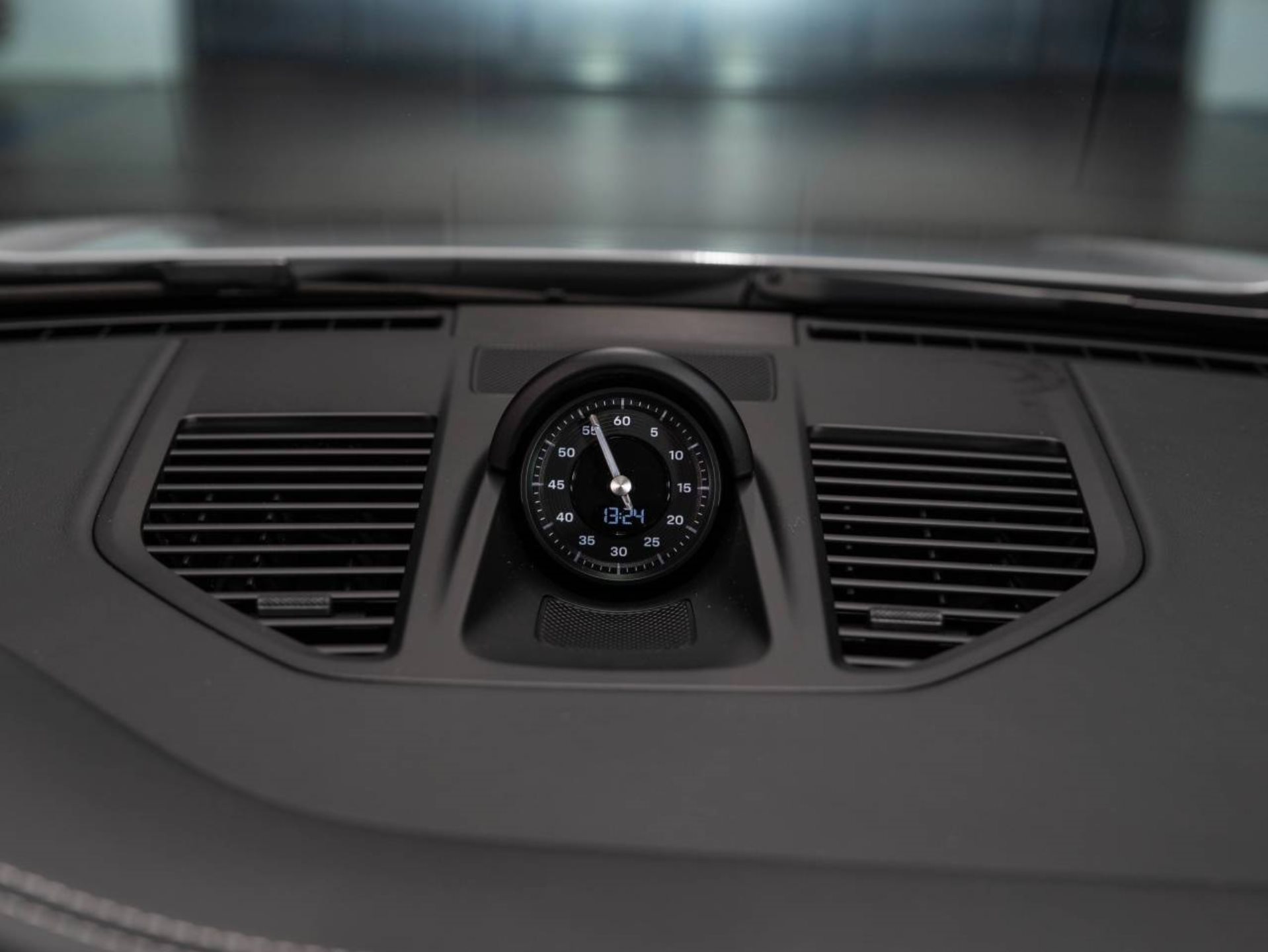 PORSCHE 911 Targa 4 GTS-image-11