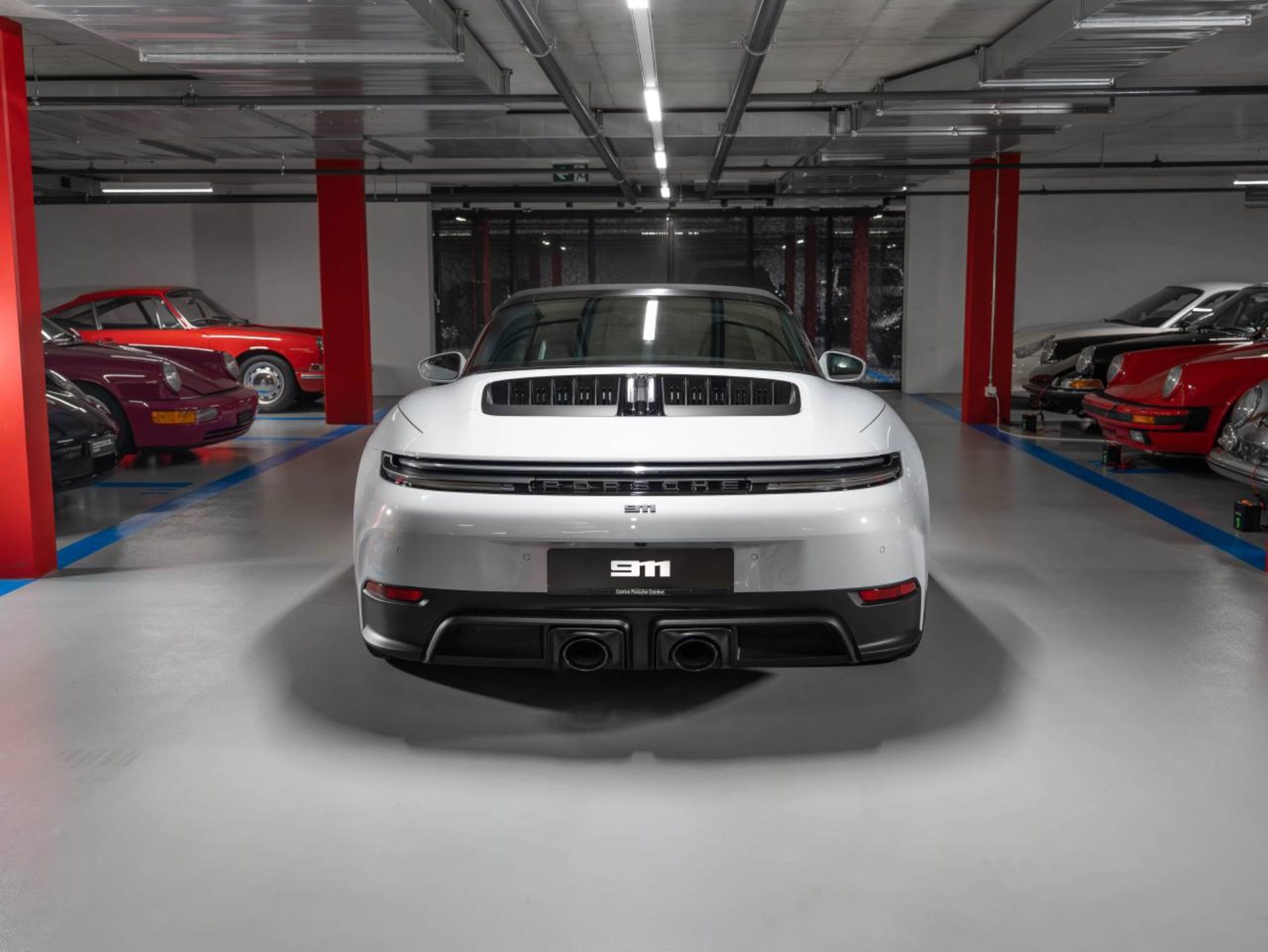 PORSCHE 911 Targa 4 GTS-image-5
