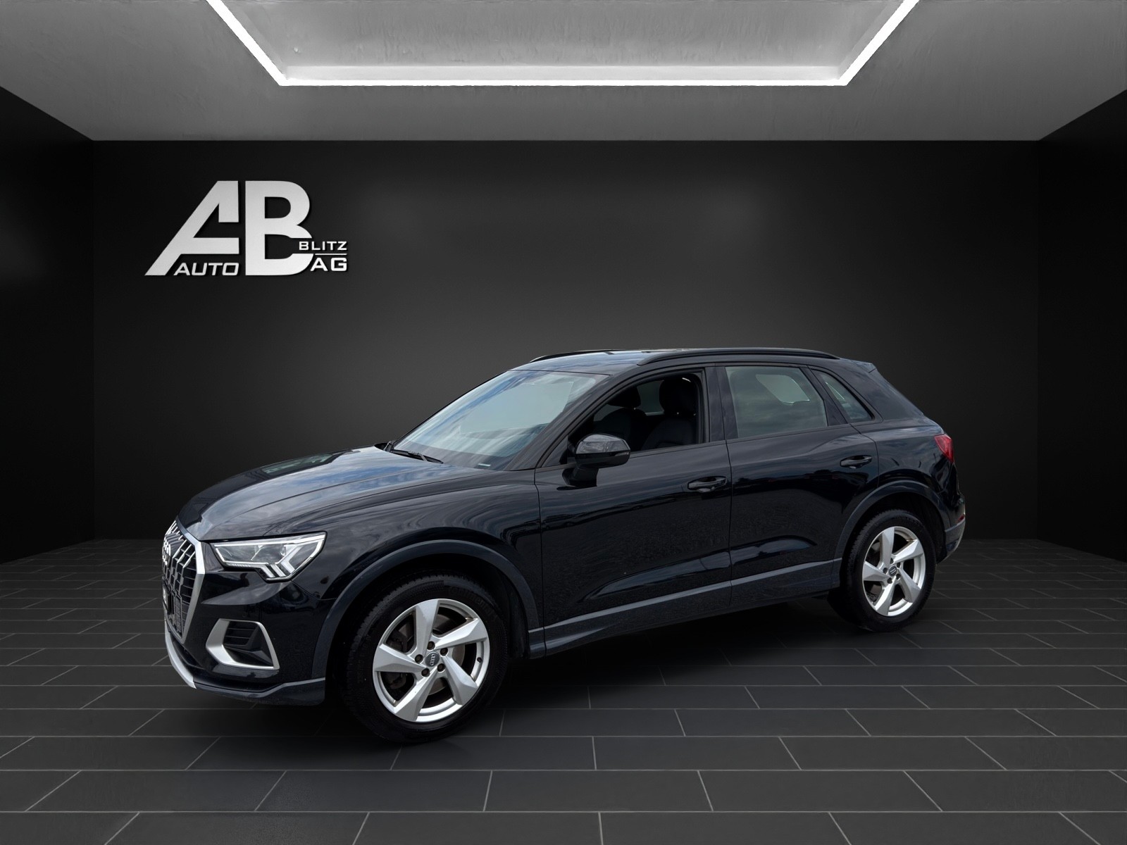 AUDI Q3 40 TDI advanced quattro S-tronic mit 190 PS-showroom-element-1