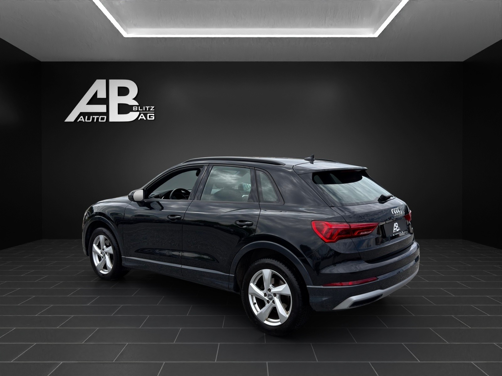 AUDI Q3 40 TDI advanced quattro S-tronic mit 190 PS-showroom-element-2