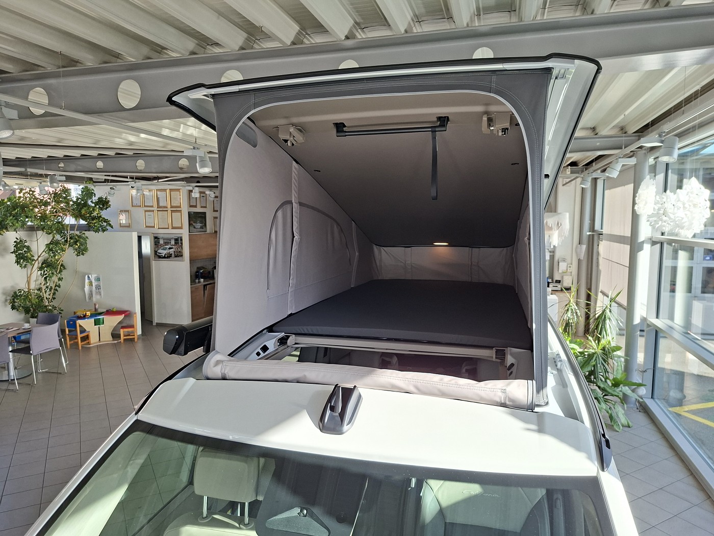 VW California 2.0 TDI Beach Tour Liberty-image-4