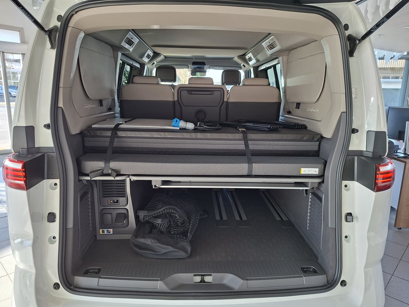 VW California 2.0 TDI Beach Tour Liberty-image-23