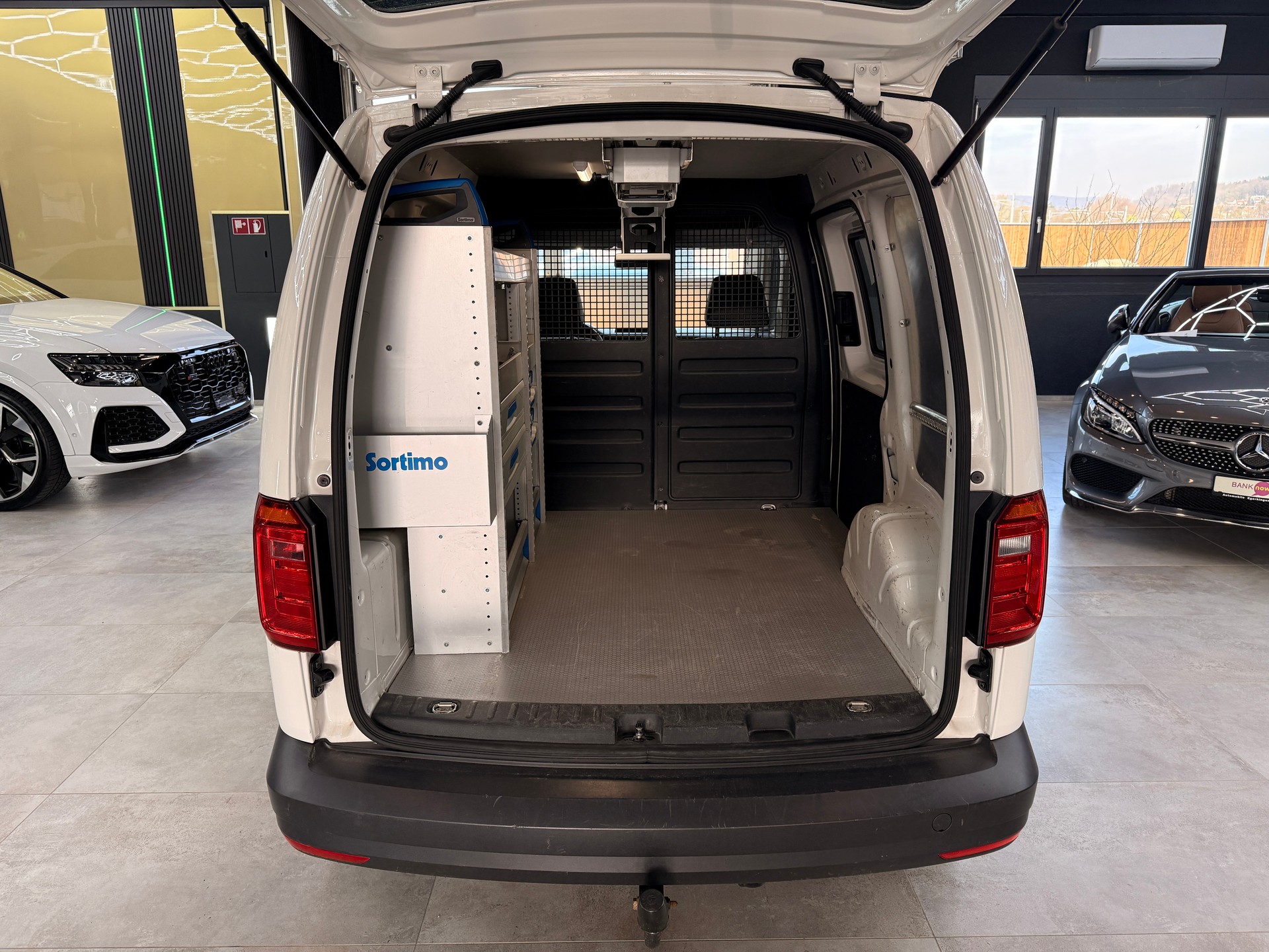 VW Caddy 2.0TDI 4Motion BlueMotion Technology-image-12