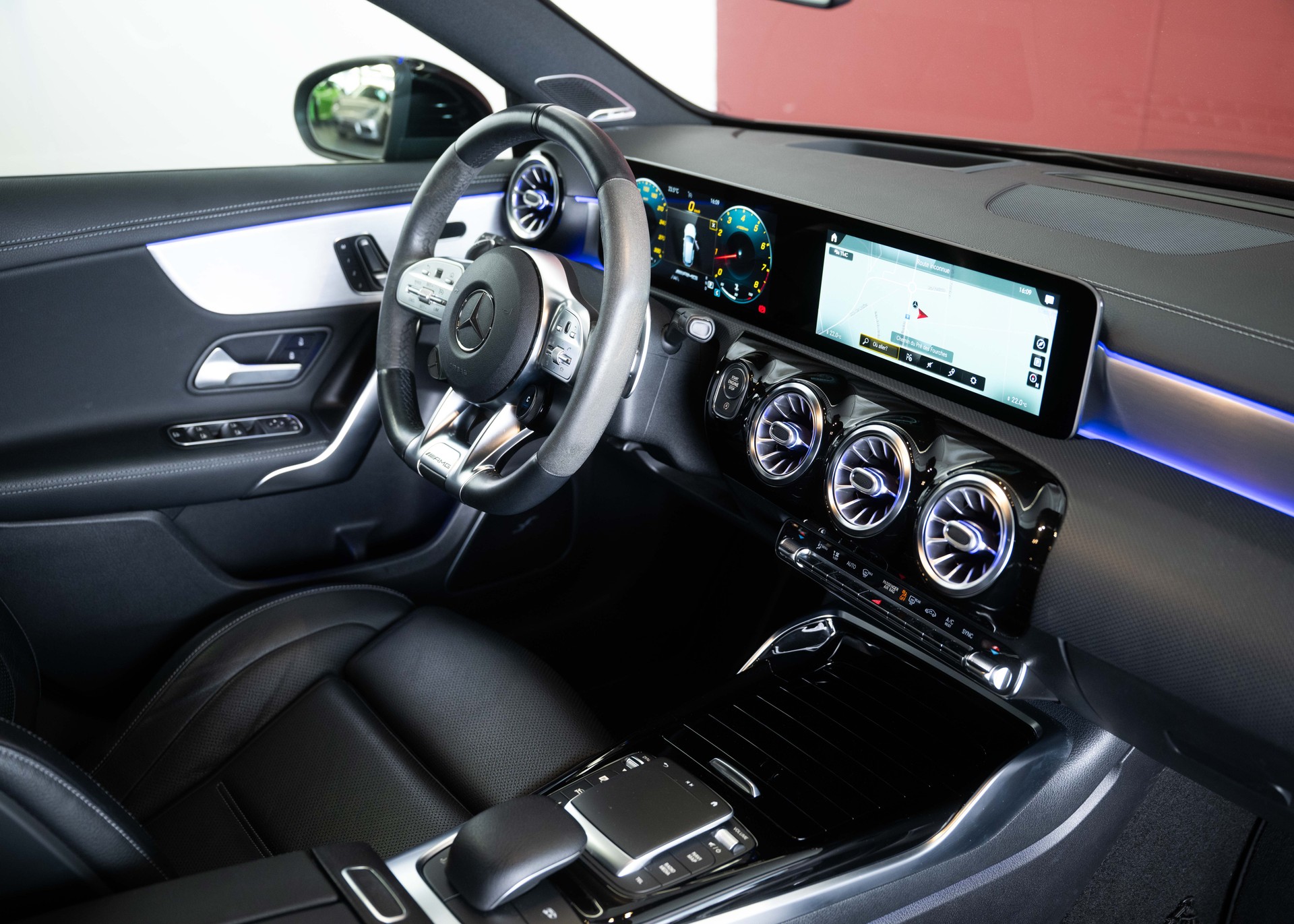 MERCEDES-BENZ A 45 S AMG (Swiss car, sublime condition, Performance seats, Premium Plus Package)-image-17