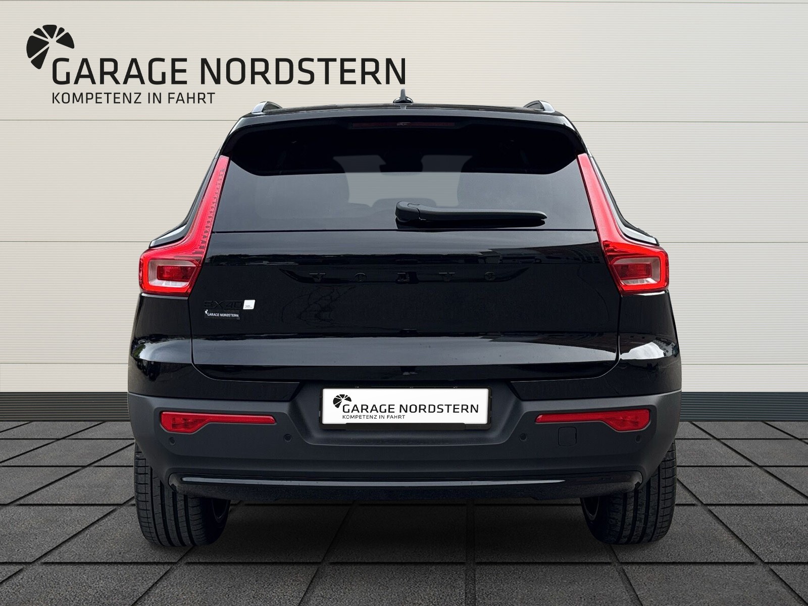 VOLVO EX40 Twin Black Edition AWD-showroom-element-3