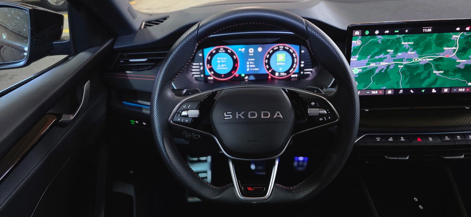 SKODA Octavia Combi 2.0 TSI DSG RS *Anhängerkupplung*Panoramadach*Spurhalte-AbstandAssisten*CarPlay/AndroidAuto*Rückfahrkamera*-image-12