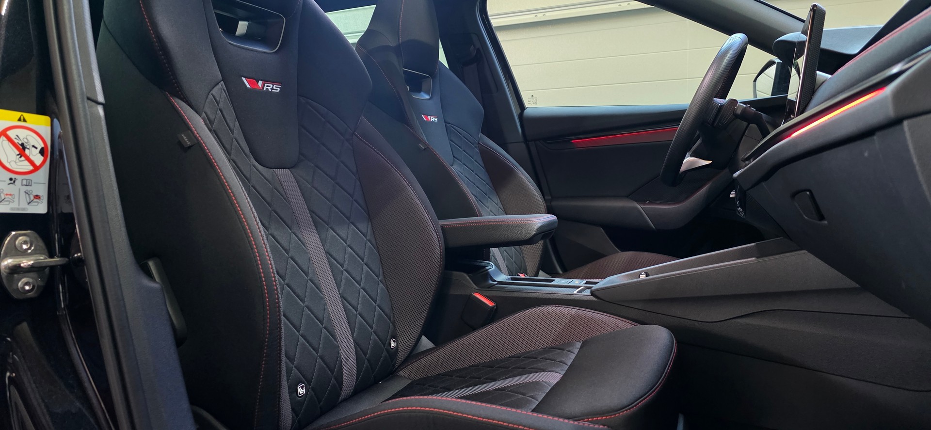 SKODA Octavia Combi 2.0 TSI DSG RS *Anhängerkupplung*Panoramadach*Spurhalte-AbstandAssisten*CarPlay/AndroidAuto*Rückfahrkamera*-image-28