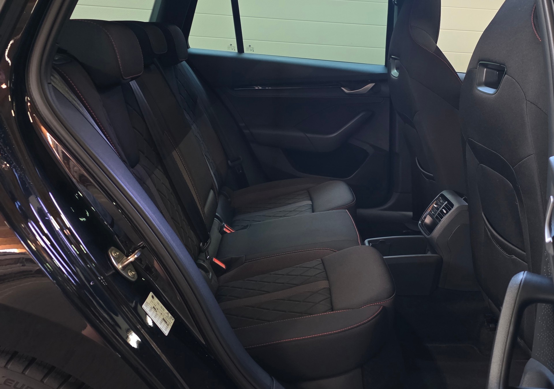 SKODA Octavia Combi 2.0 TSI DSG RS *Anhängerkupplung*Panoramadach*Spurhalte-AbstandAssisten*CarPlay/AndroidAuto*Rückfahrkamera*-image-29