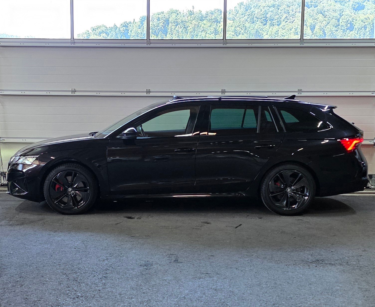 SKODA Octavia Combi 2.0 TSI DSG RS *Anhängerkupplung*Panoramadach*Spurhalte-AbstandAssisten*CarPlay/AndroidAuto*Rückfahrkamera*-showroom-element-1