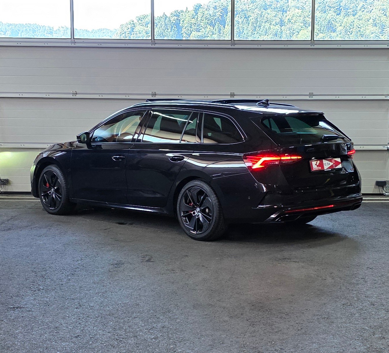 SKODA Octavia Combi 2.0 TSI DSG RS *Anhängerkupplung*Panoramadach*Spurhalte-AbstandAssisten*CarPlay/AndroidAuto*Rückfahrkamera*-showroom-element-2
