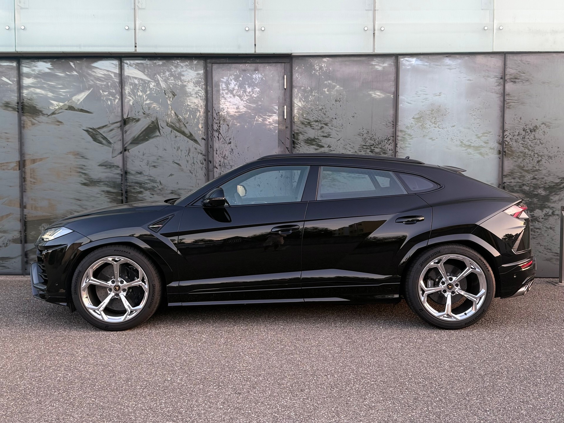 LAMBORGHINI Urus 4.0 MY2022-image-3