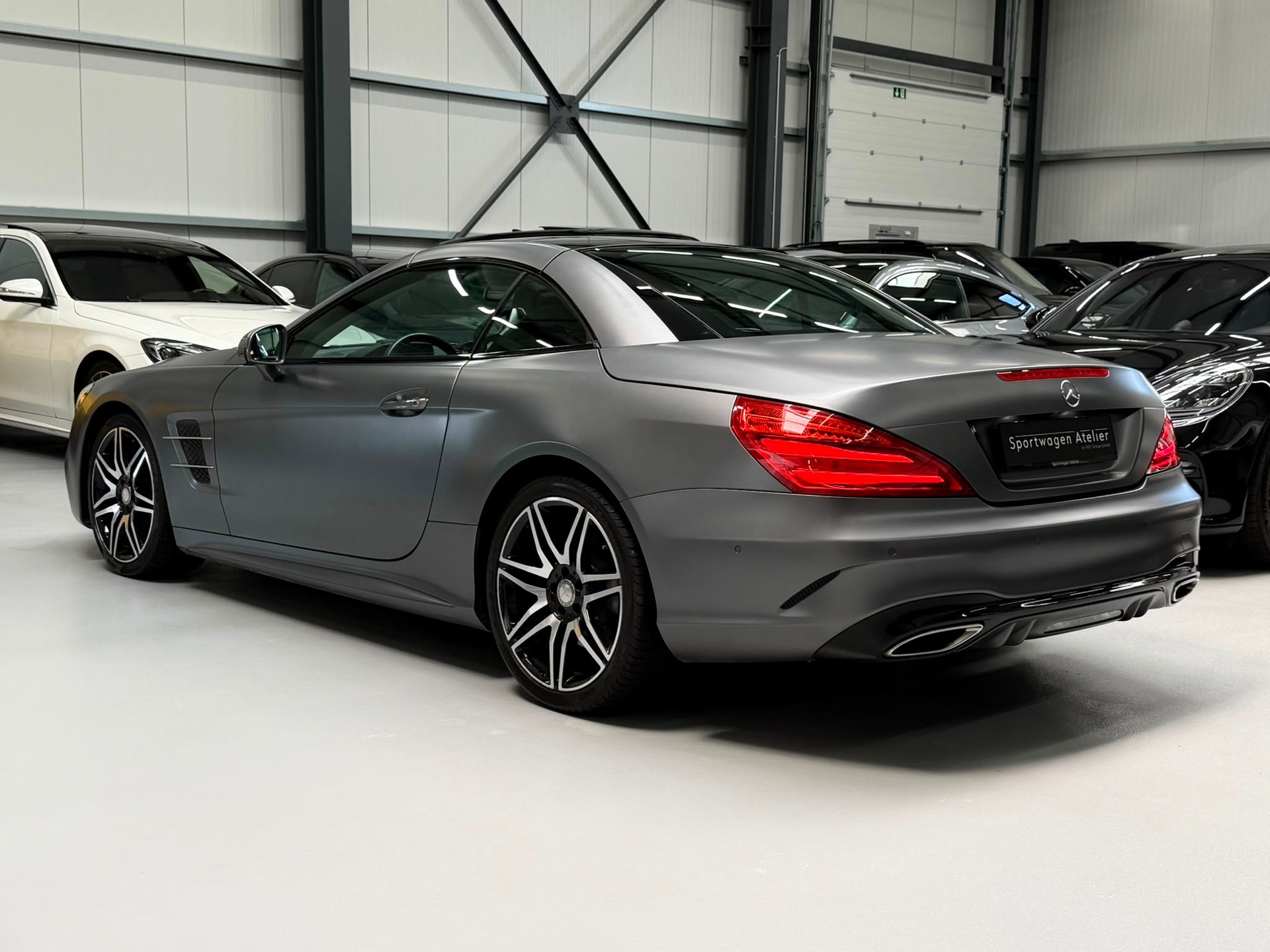 MERCEDES-BENZ SL 400 9G-Tronic AMG Line "Designo Grau Matt"-showroom-element-3