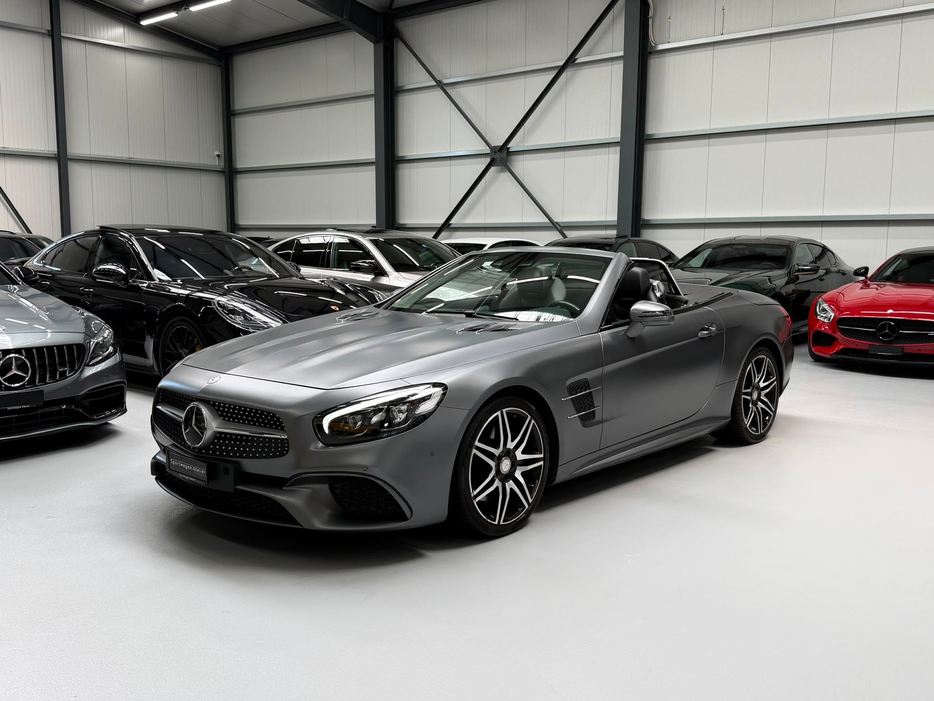 MERCEDES-BENZ SL 400 9G-Tronic AMG Line "Designo Grau Matt"-showroom-element-1