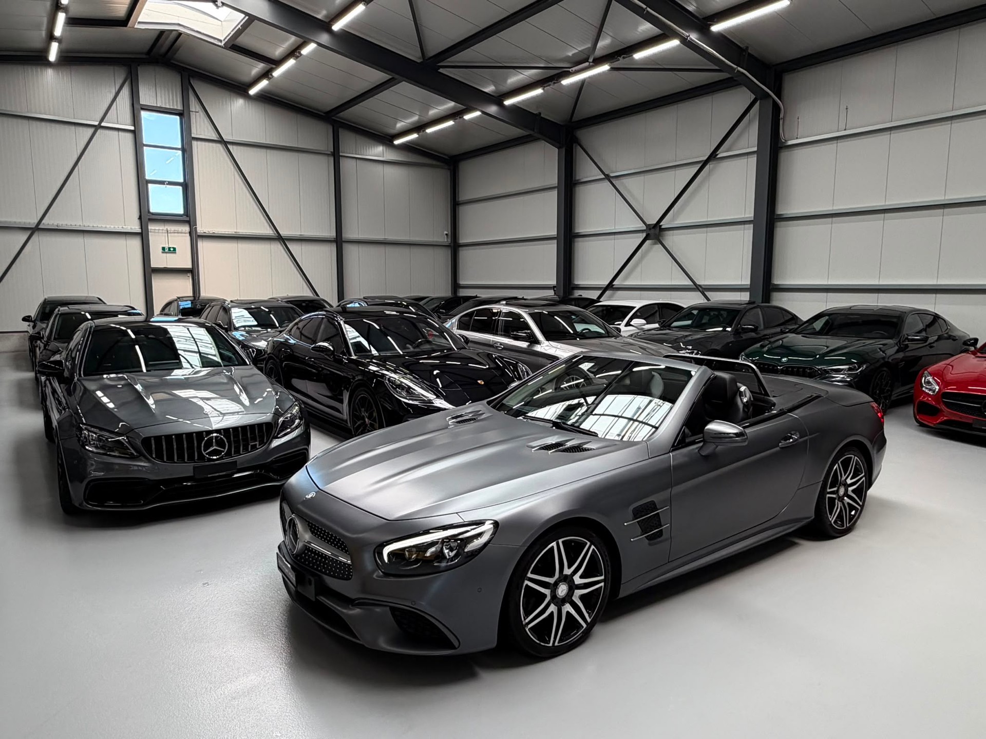 MERCEDES-BENZ SL 400 9G-Tronic AMG Line "Designo Grau Matt"-showroom-element-2