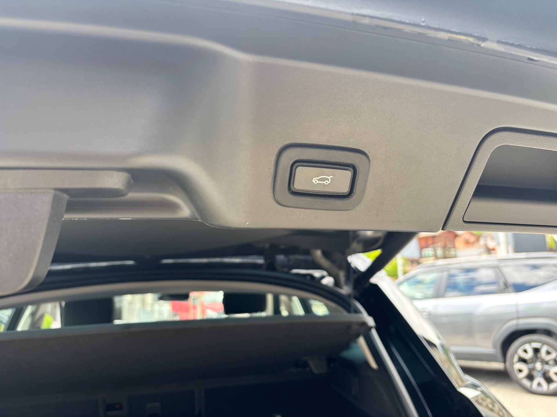 LAND ROVER Evoque D 150 S-image-14