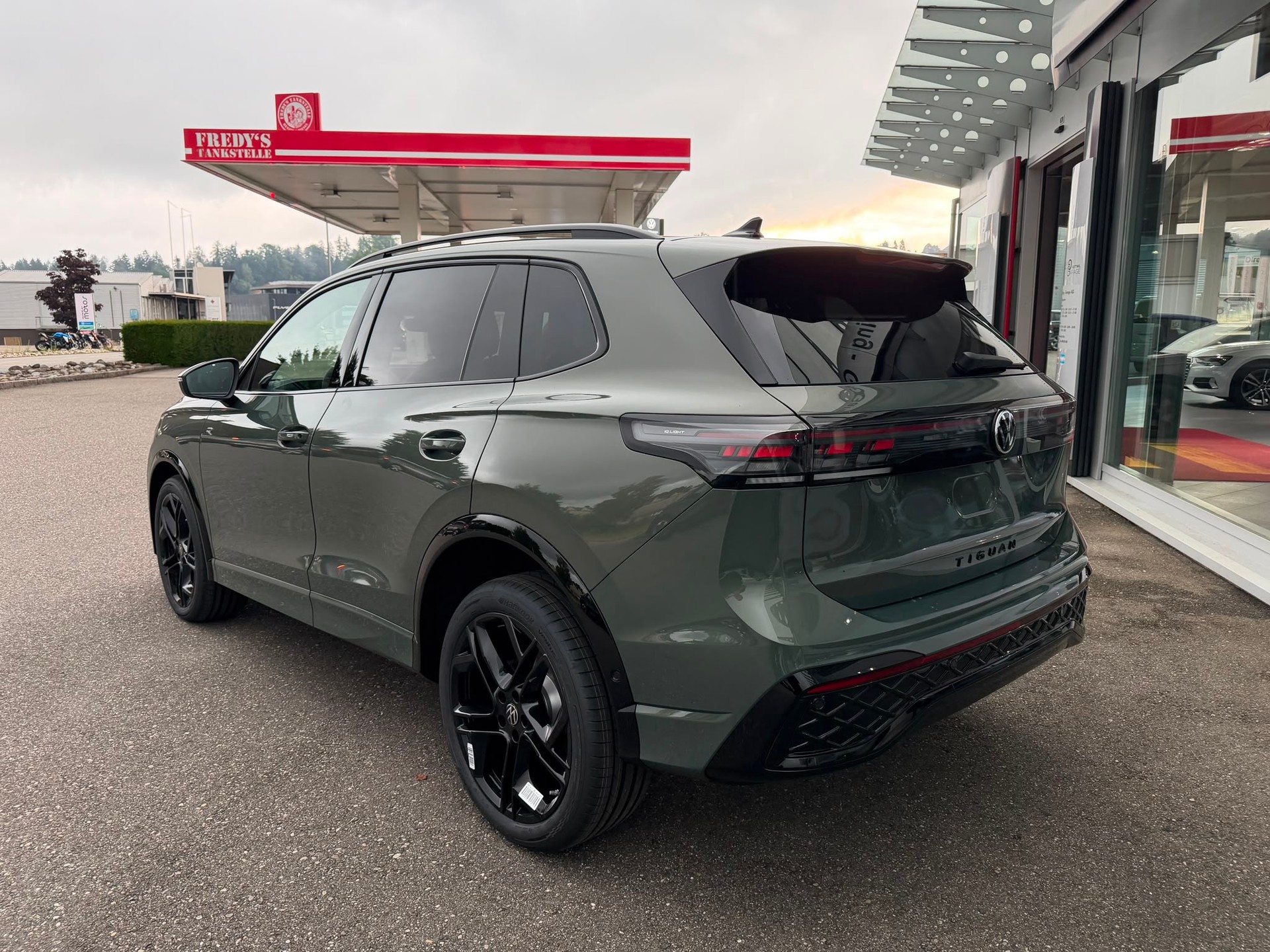 VW Tiguan 2.0 TSI DSG R-Line United 4Motion-showroom-element-2
