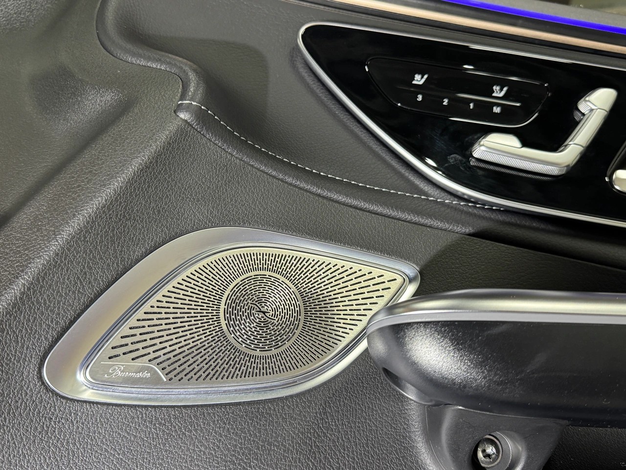 MERCEDES-BENZ EQE SUV 500 4 Matic AMG Executive Edition 408PS / 96kWh-image-15