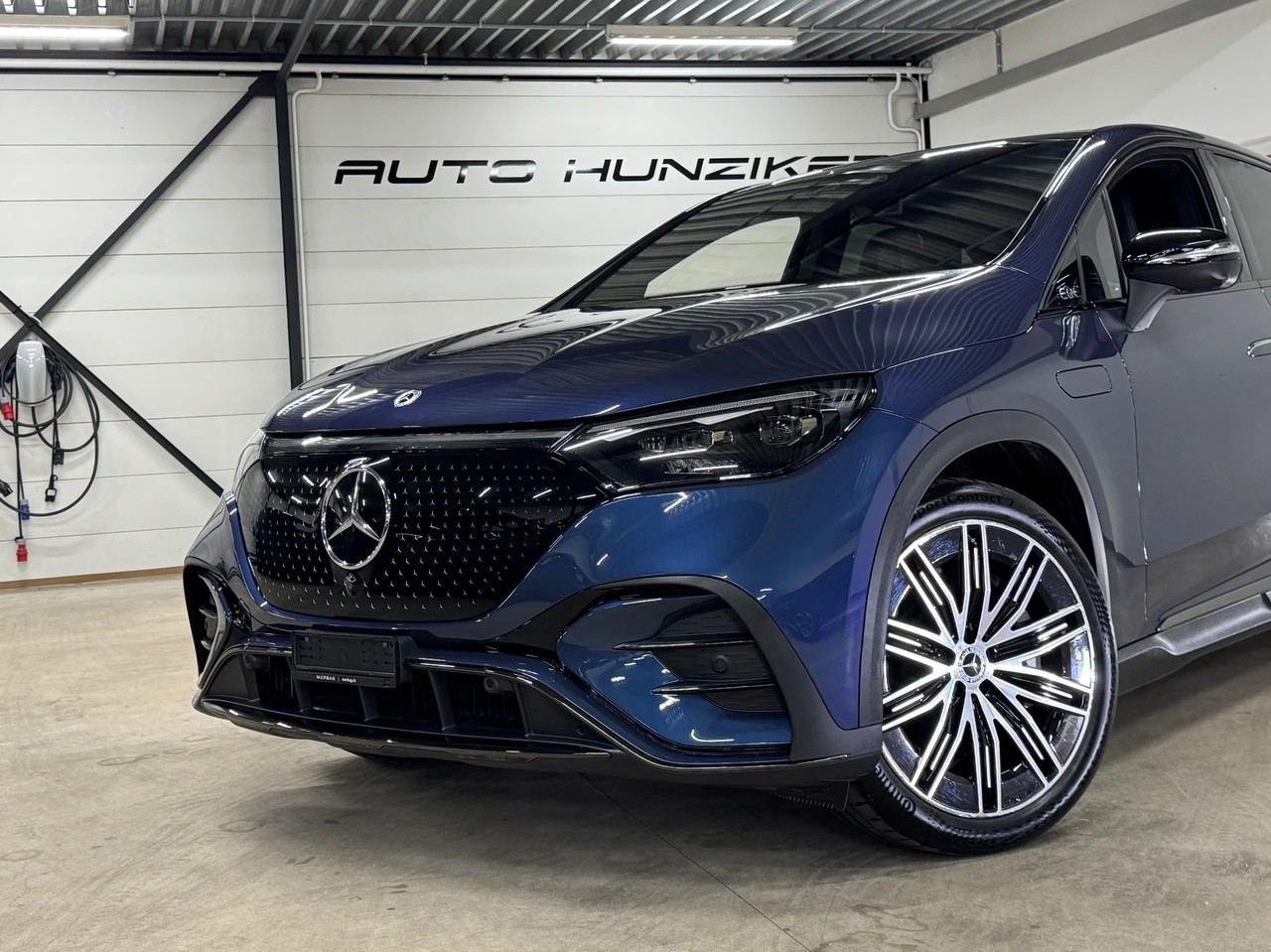 MERCEDES-BENZ EQE SUV 500 4 Matic AMG Executive Edition 408PS / 96kWh-showroom-element-1