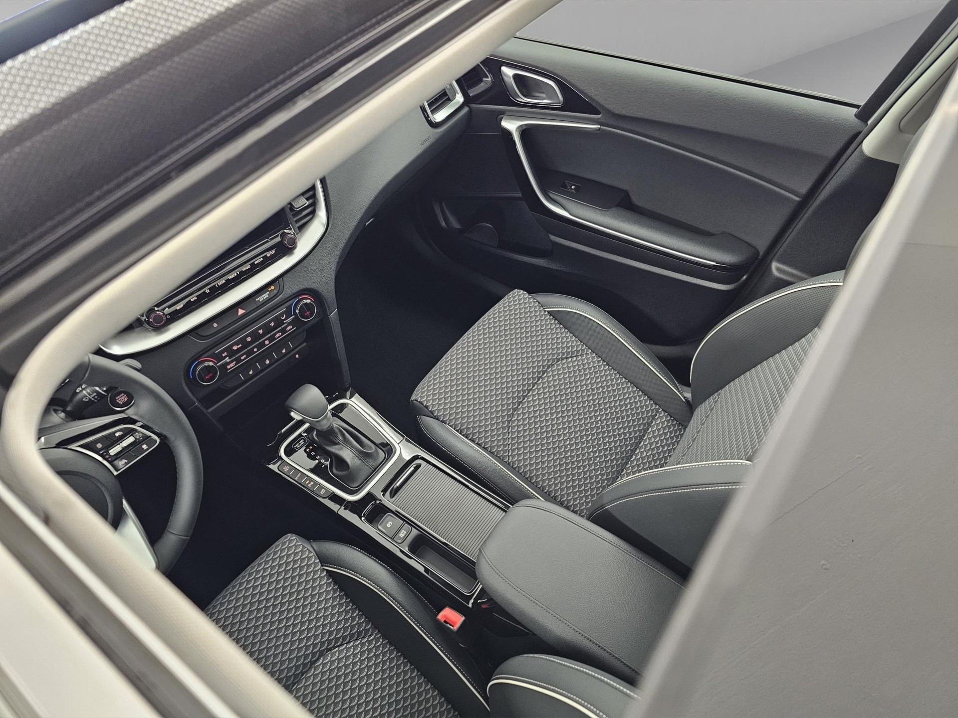 KIA XCeed 1.6 GDi Plug-in Hybrid Style-showroom-element-3
