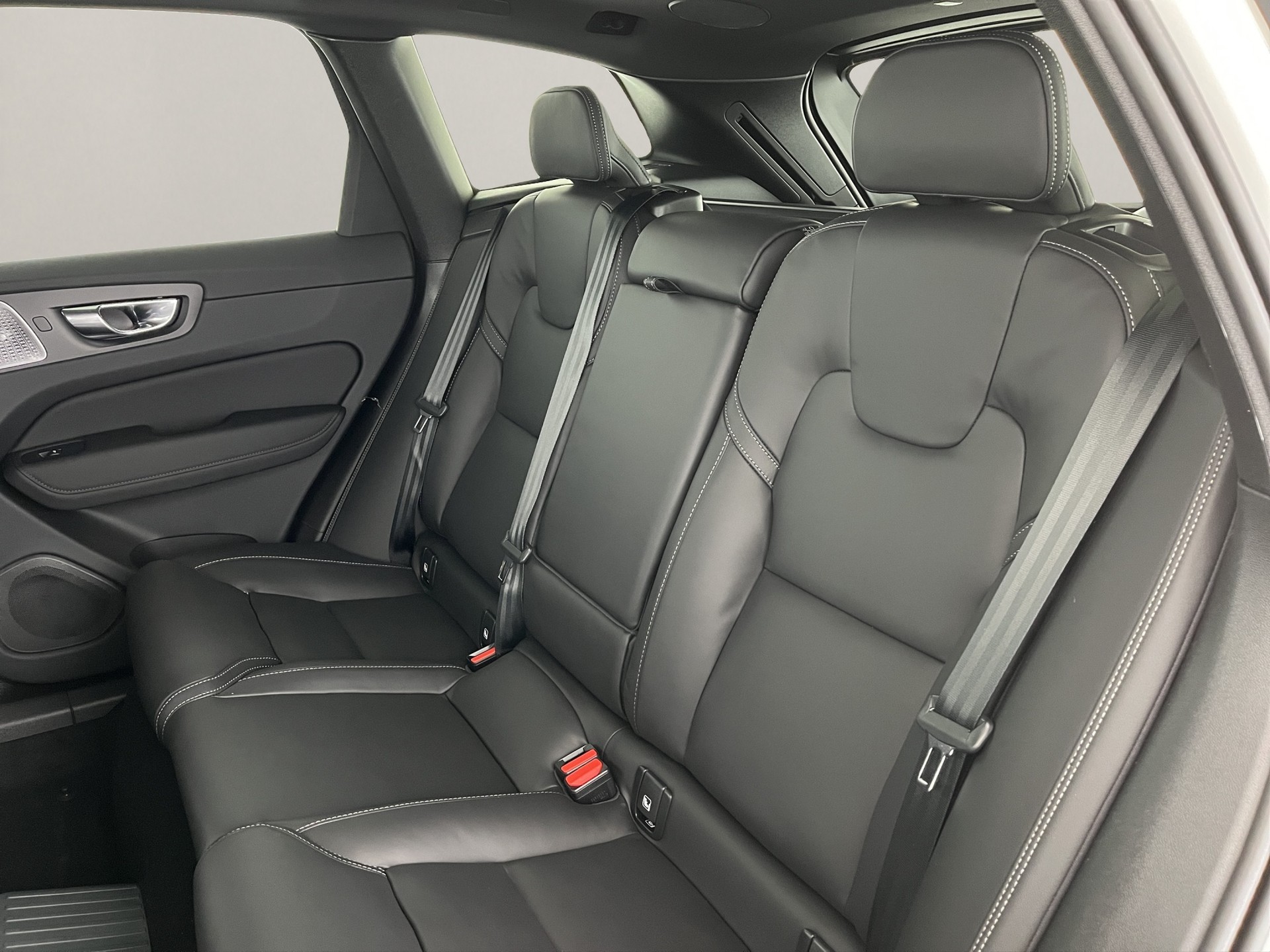VOLVO XC60 2.0 T8 TE Black Edition eAWD-image-16