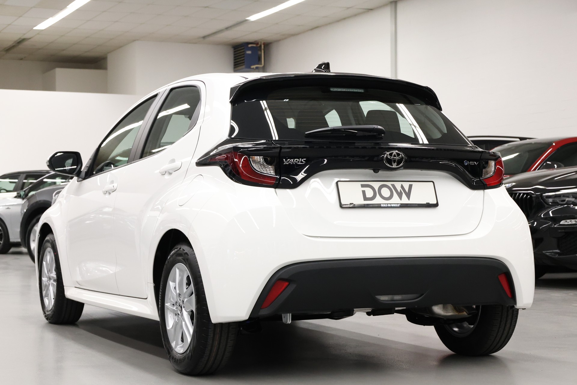 TOYOTA Yaris 1.5 Active Drive e-CVT-image-6