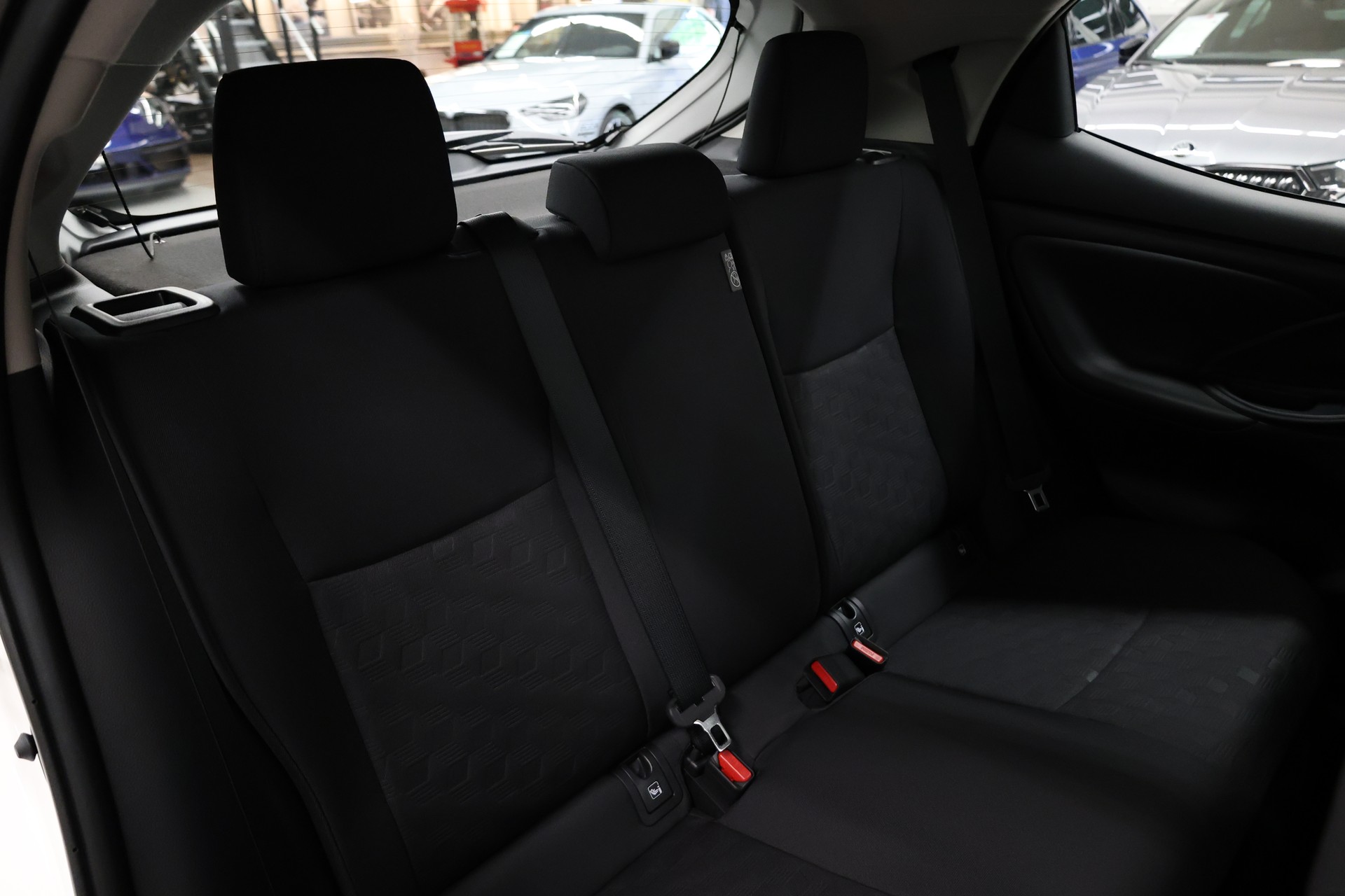 TOYOTA Yaris 1.5 Active Drive e-CVT-image-28