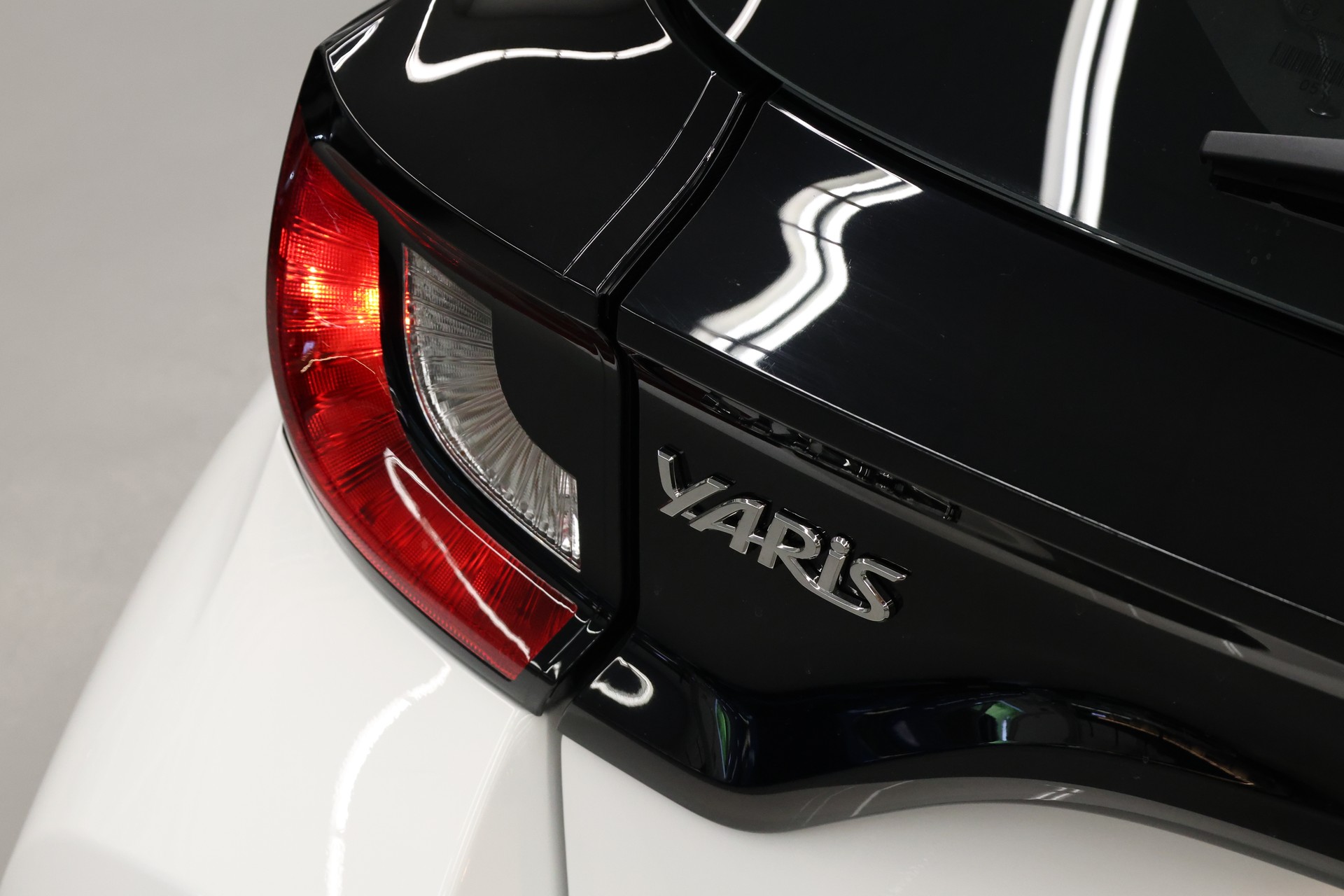 TOYOTA Yaris 1.5 Active Drive e-CVT-image-12