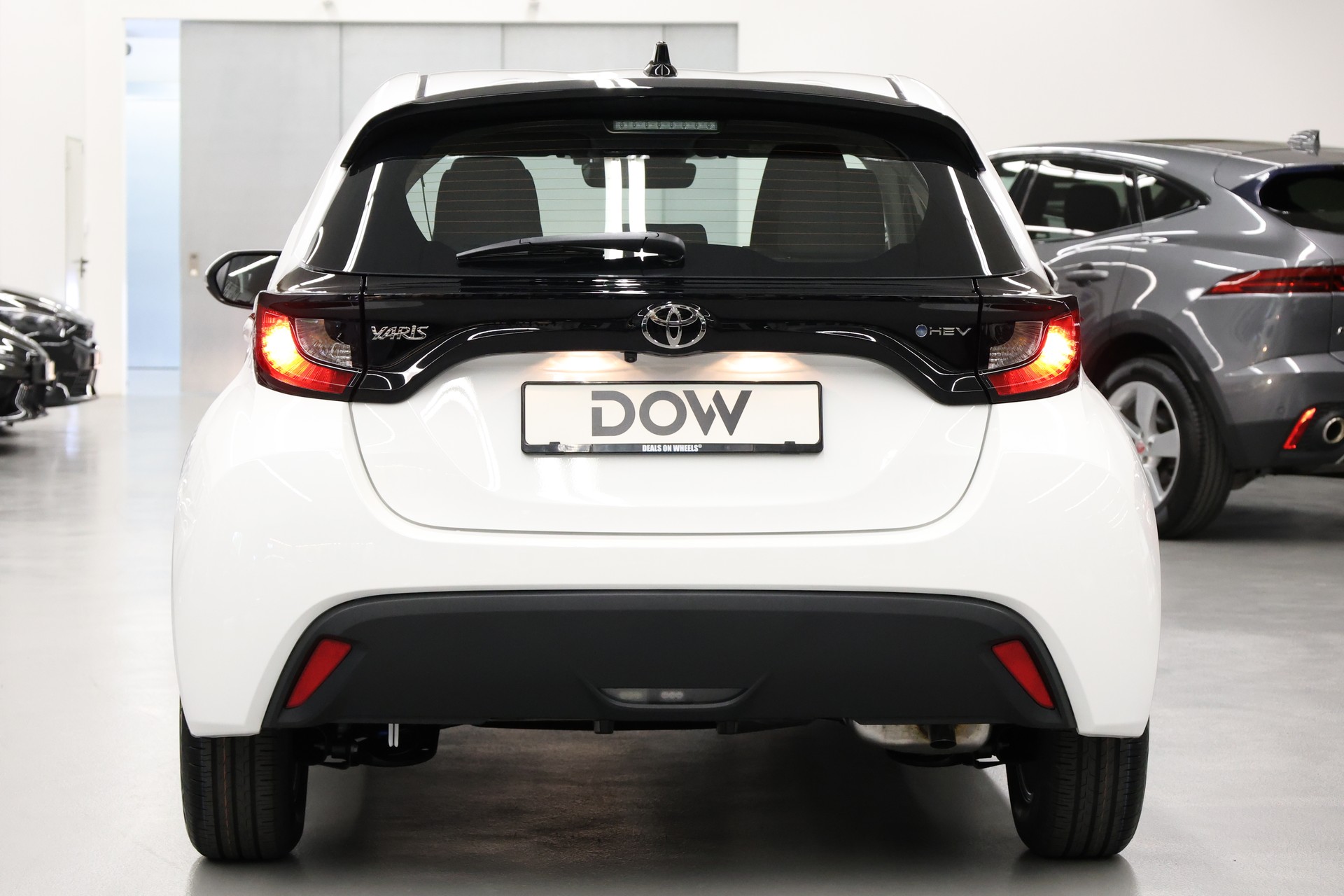 TOYOTA Yaris 1.5 Active Drive e-CVT-image-8