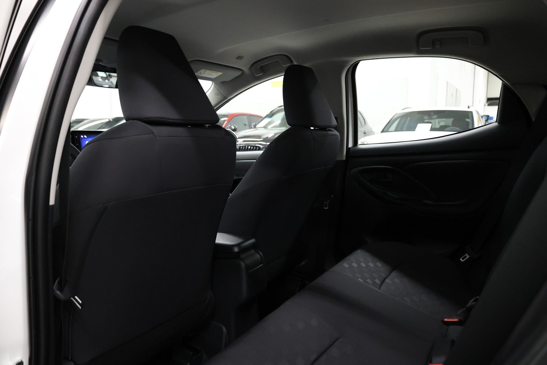 TOYOTA Yaris 1.5 Active Drive e-CVT-image-27