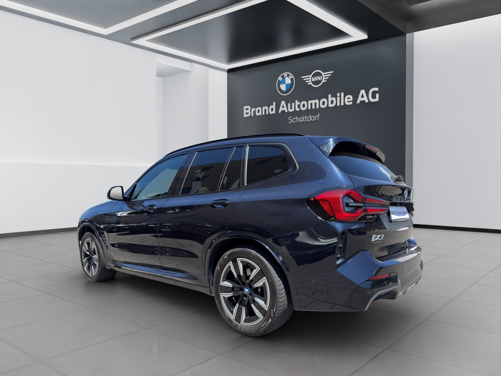 BMW iX3 E-Motor-showroom-element-3