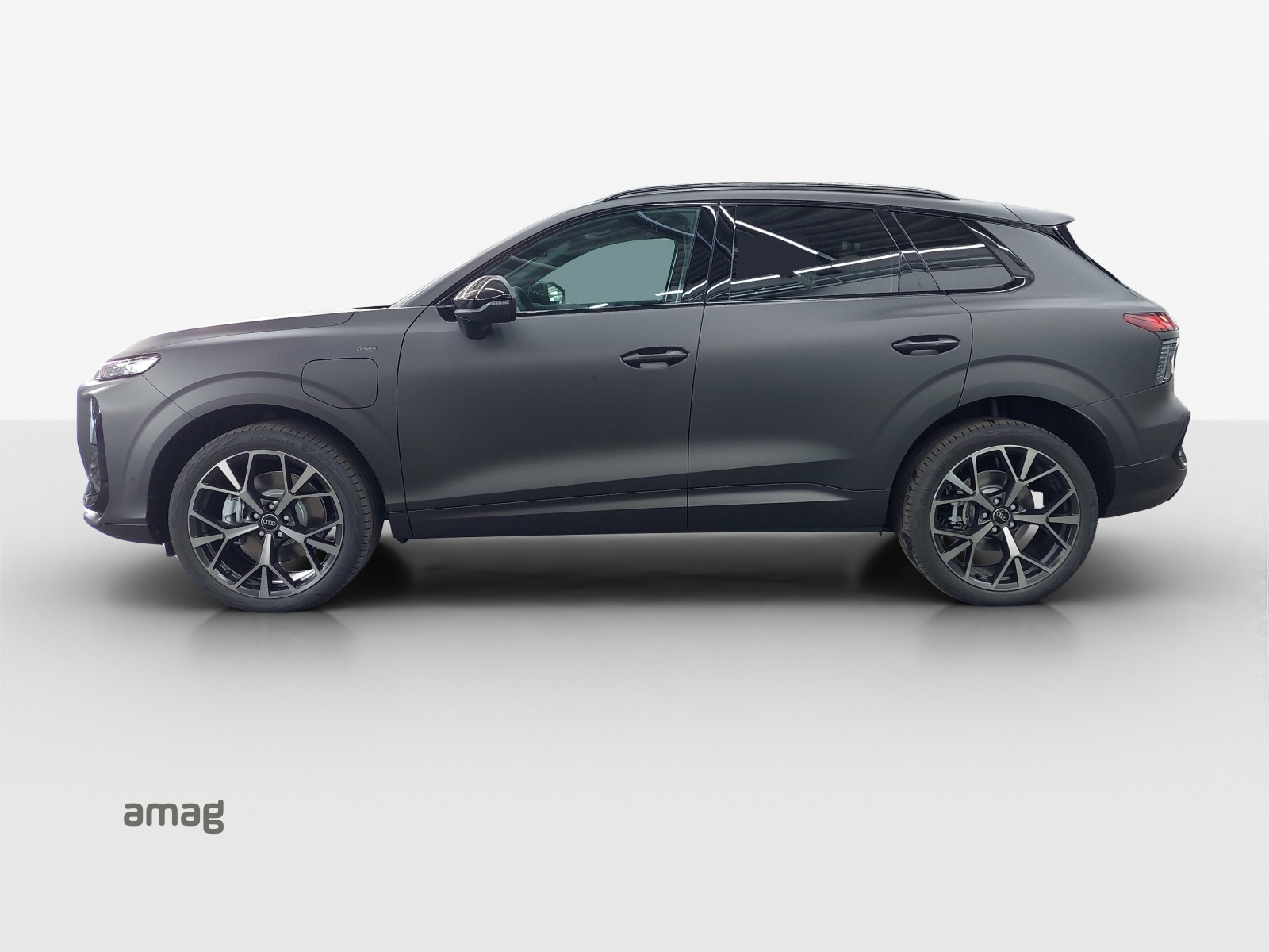 AUDI Q3 SUV e-hybrid 200 kW S tronig-showroom-element-1