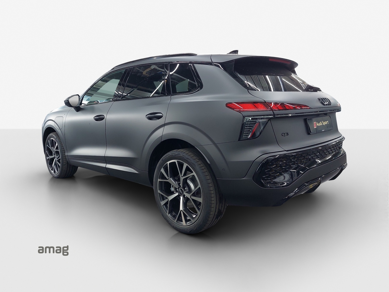 AUDI Q3 SUV e-hybrid 200 kW S tronig-showroom-element-2
