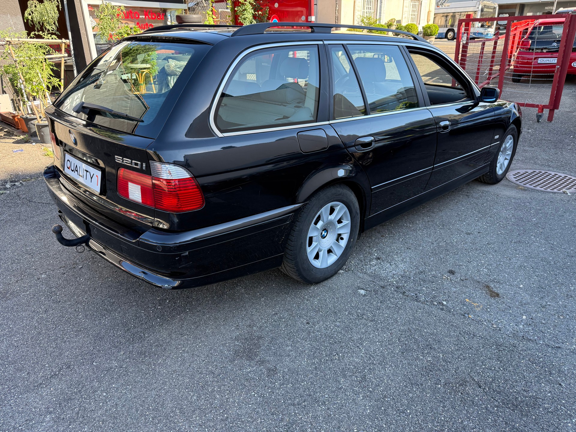 BMW 520i Touring-image-4
