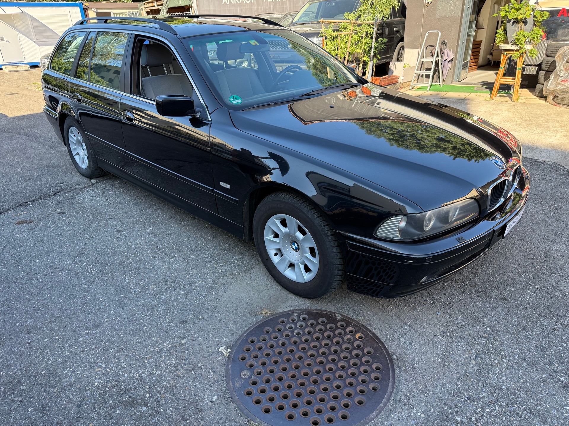 BMW 520i Touring-image-1
