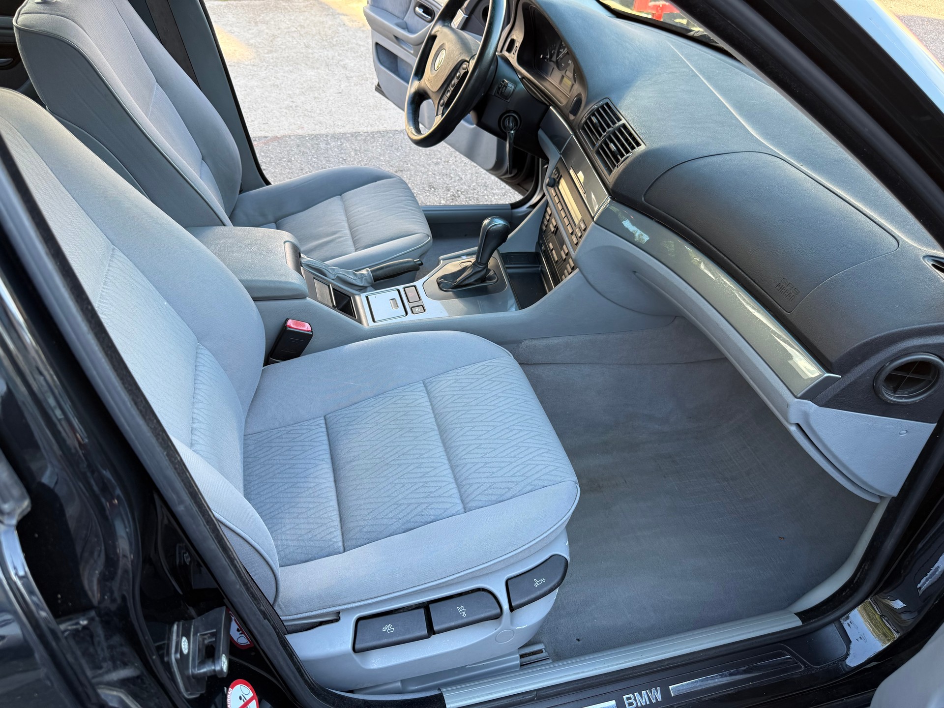 BMW 520i Touring-image-8