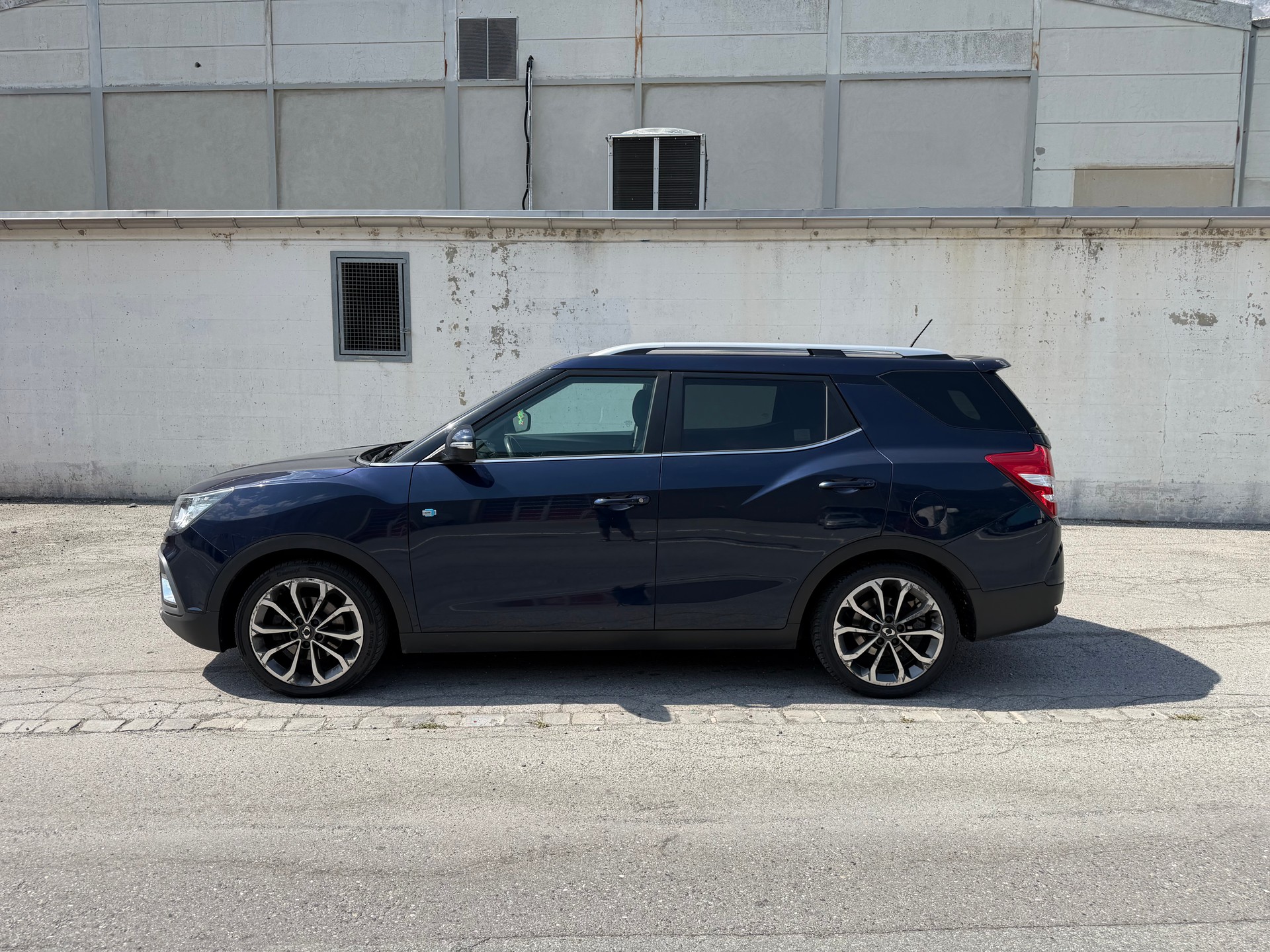 KGM-SsangYong XLV 1.6 eXDi Crystal 4WD-image-1