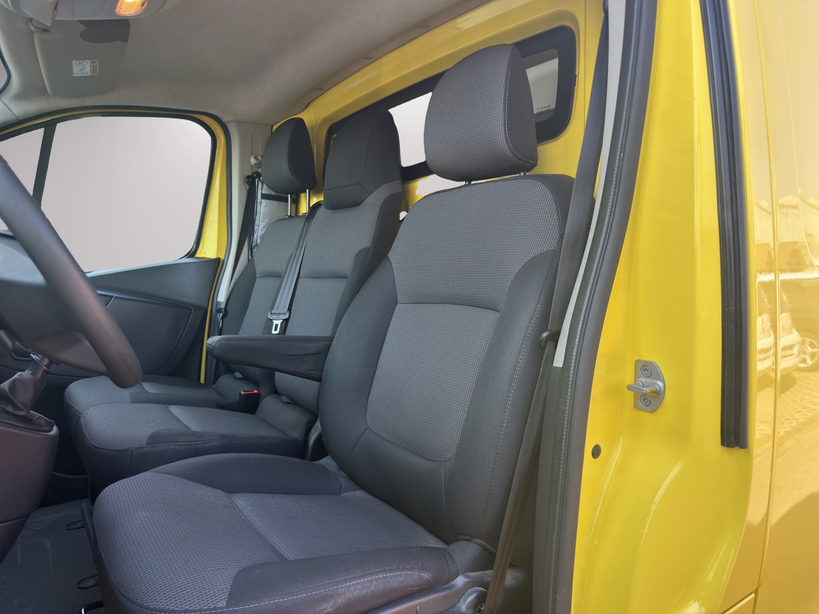 RENAULT Trafic 2.0 ENERGY dCi145 3.0t Business L1H1-image-10