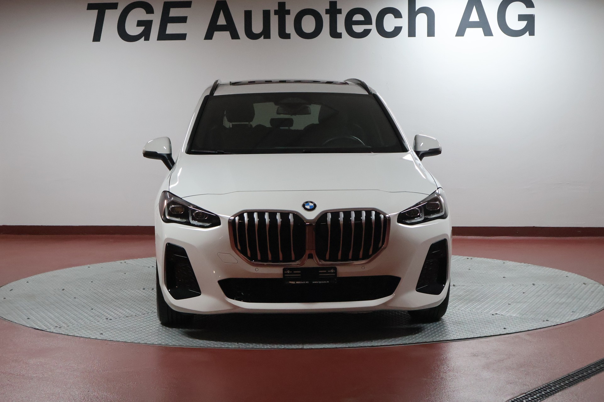 BMW 223d Active Tourer xDrive M Sport DKG-showroom-element-1