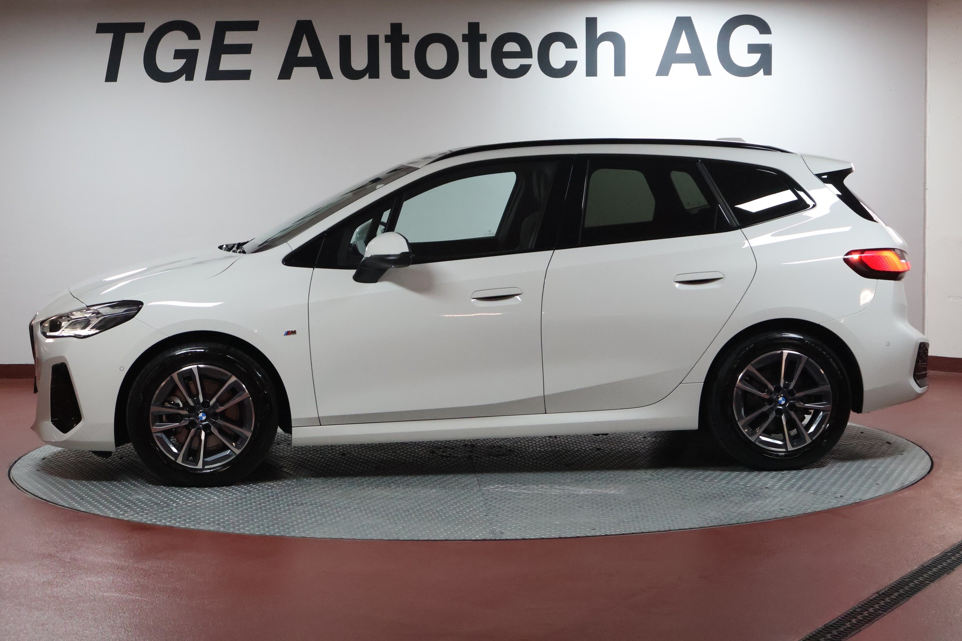 BMW 223d Active Tourer xDrive M Sport DKG-showroom-element-2