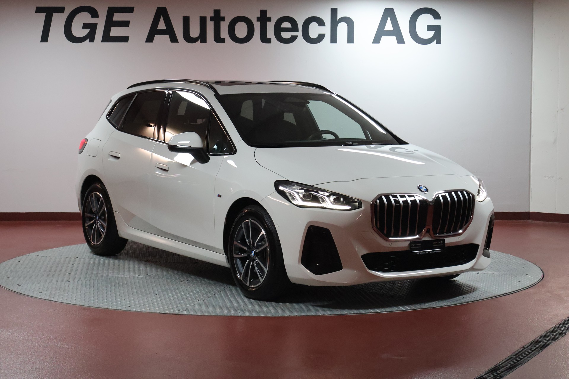 BMW 223d Active Tourer xDrive M Sport DKG-showroom-element-3