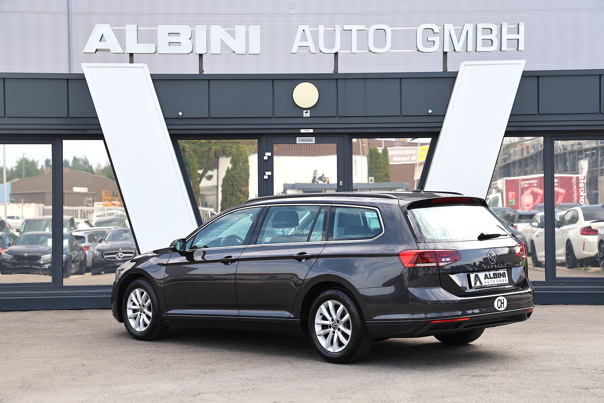 VW Passat Variant 2.0 TDI 150 Business DSG-image-4