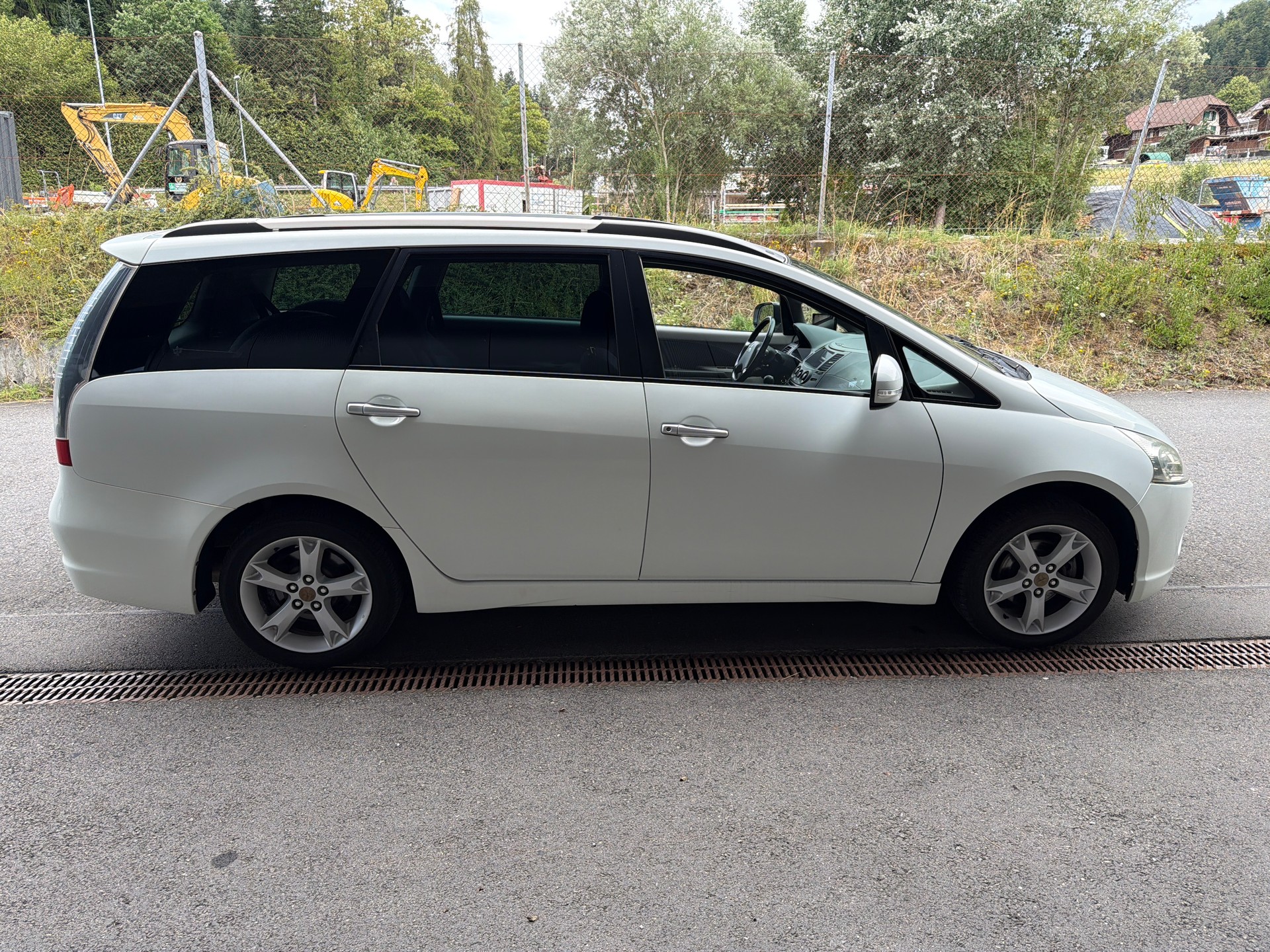 MITSUBISHI Grandis 2.0 16V DID Swiss Edition-image-5
