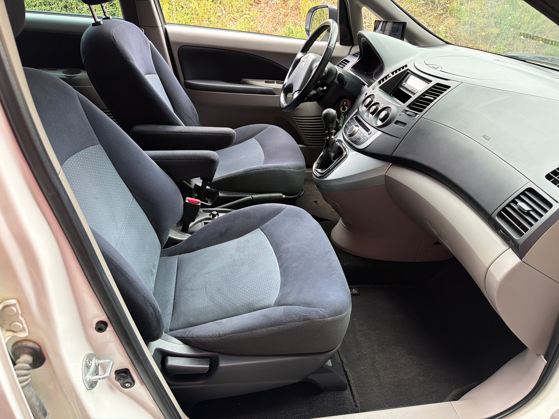 MITSUBISHI Grandis 2.0 16V DID Swiss Edition-image-8