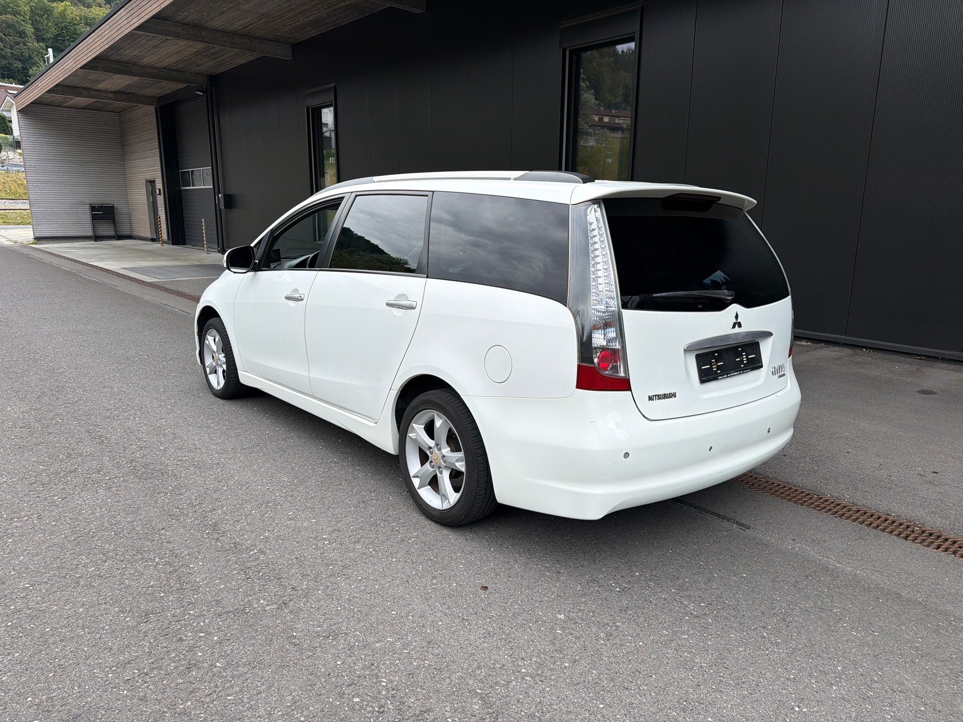 MITSUBISHI Grandis 2.0 16V DID Swiss Edition-image-2