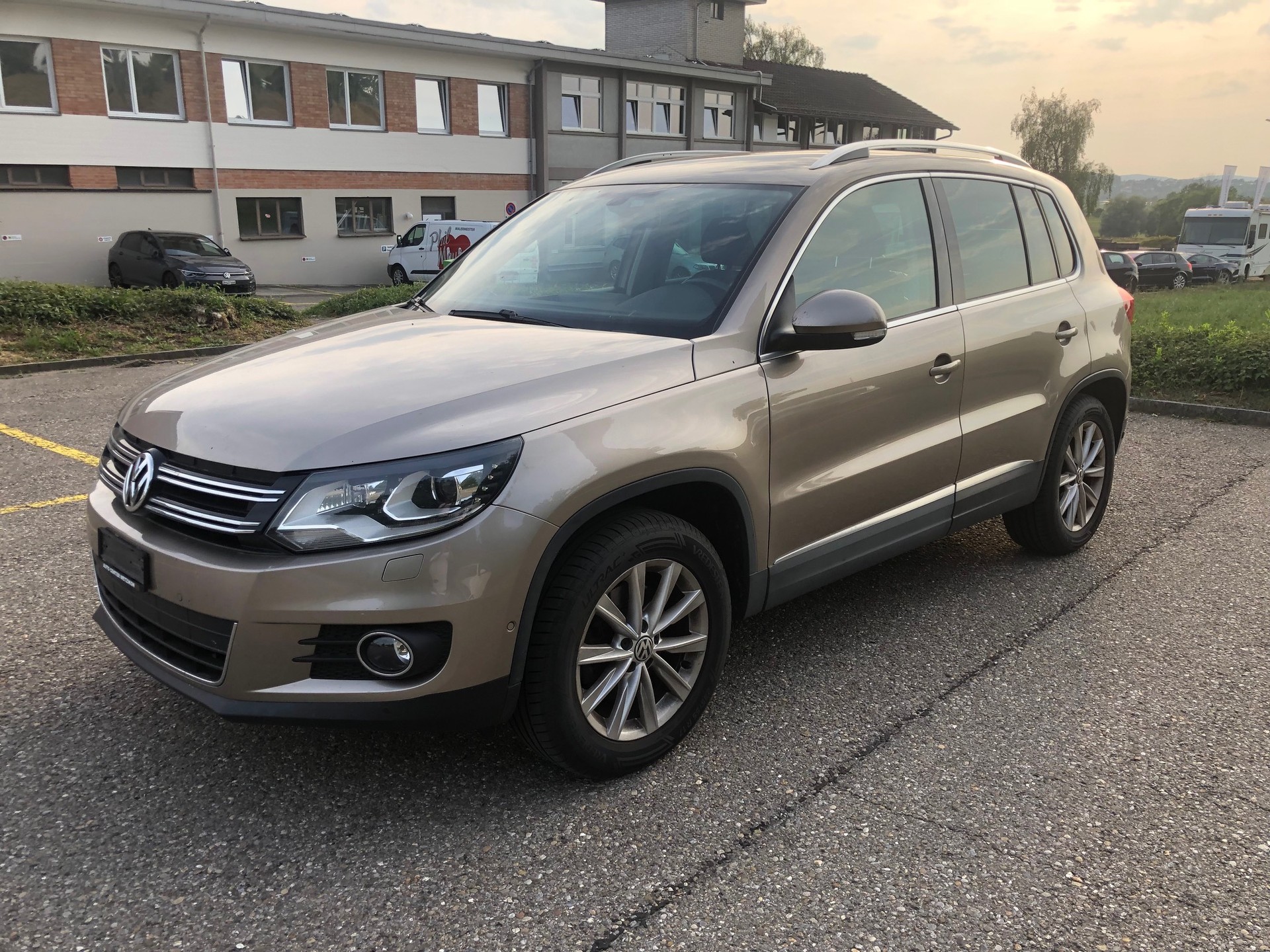 VW Tiguan 2.0 TSI Design 4Motion-showroom-element-1